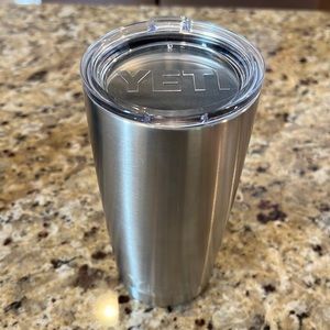 New without tags! 20oz stainless YETI tumbler